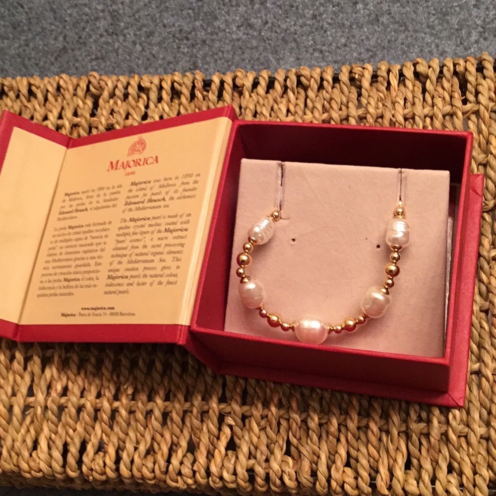 Gold and Pearl necklace